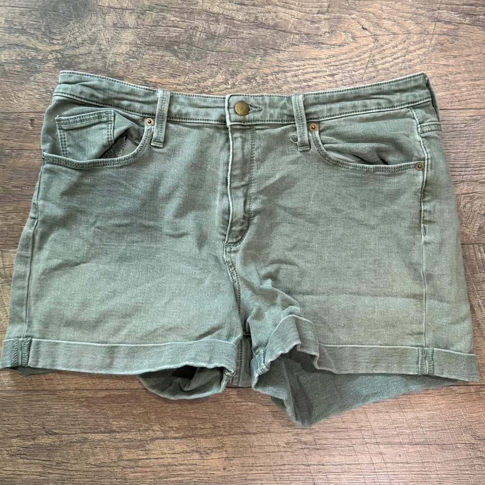 Universal Threads Casual Olive Green Women's Shorts